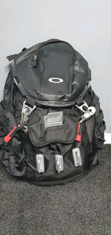 oakley laptop backpack 17 inch